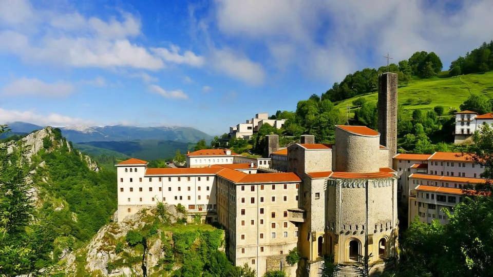Hotel Loiola アスペイティア エクステリア 写真